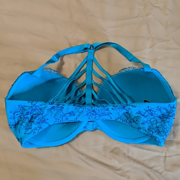 Victoria's Secret Very Sexy Lace Push-up Strappy Bra in Size 34D - Picture 2 of 3